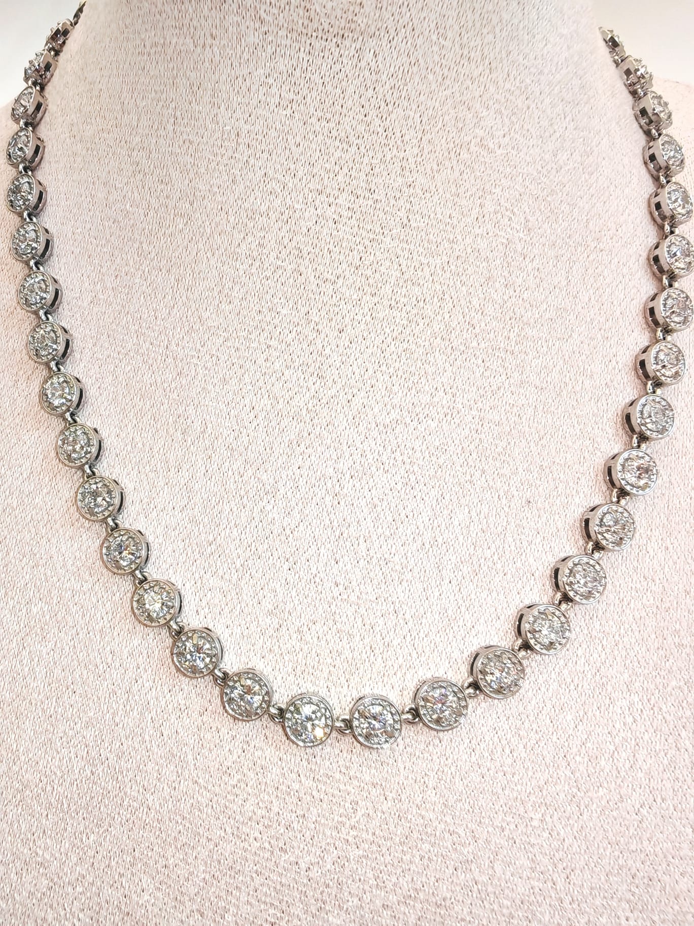 Collana Luxia
