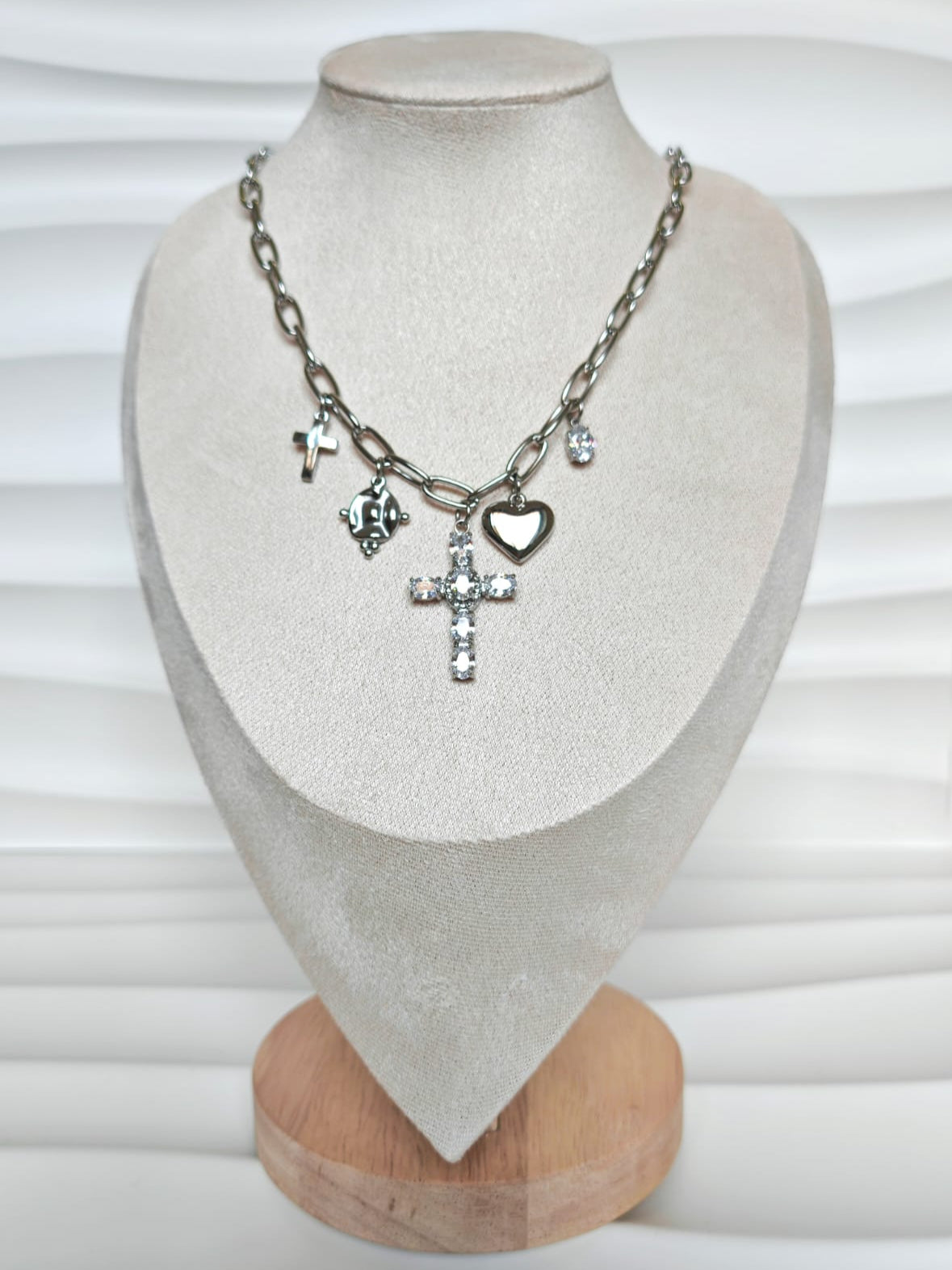 Collana Crucis