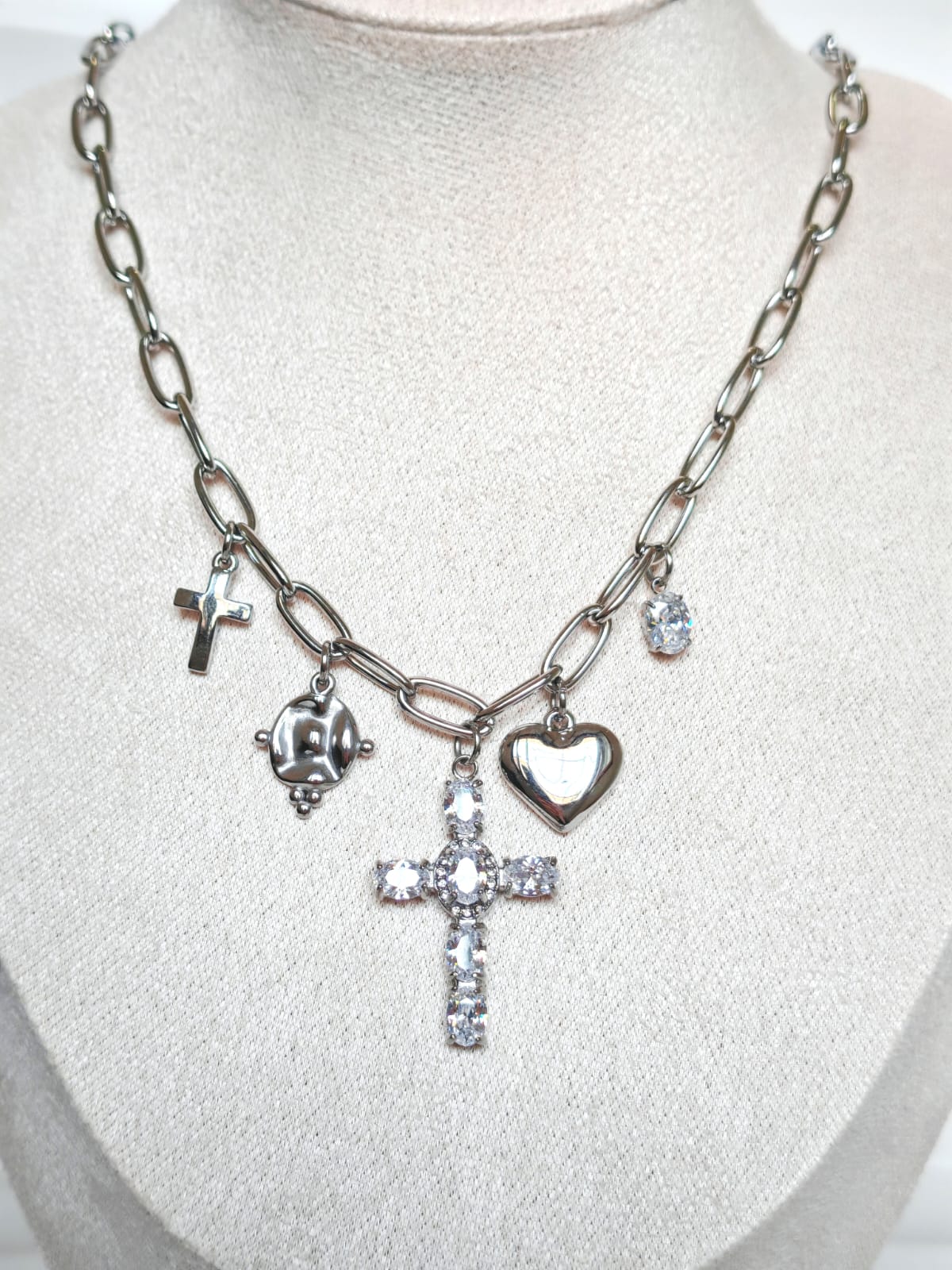 Collana Crucis